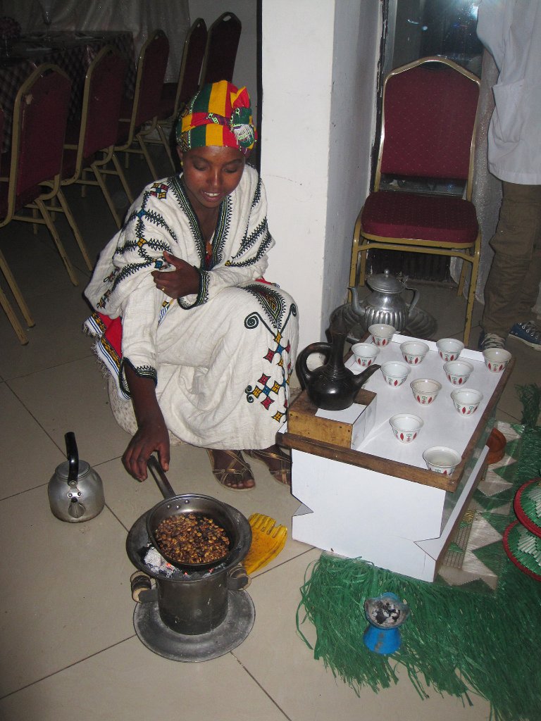 31-Coffee ceremonie in our hotel.jpg - Coffee ceremonie in our hotel